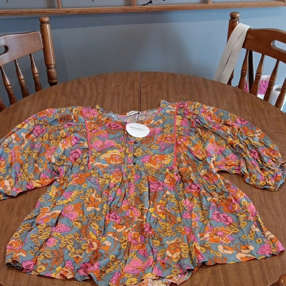 Floral Patterned Blouse with Puff Sleeves - Picture 1 of 5